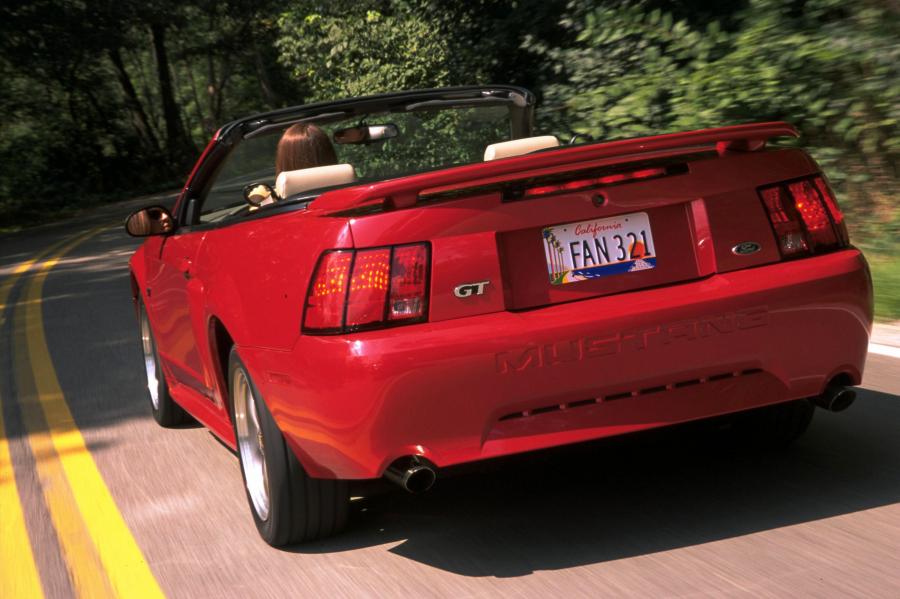  Ford Mustang GT Convertible 1999 года  (фото 53 из 74)